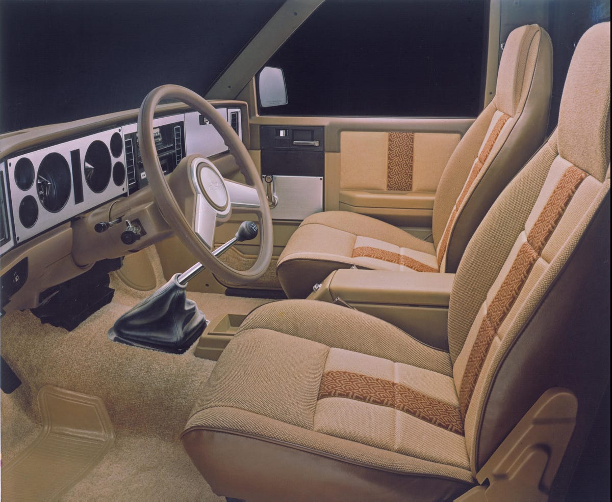 1983-chevrolet-s-10-blazer-interior-1