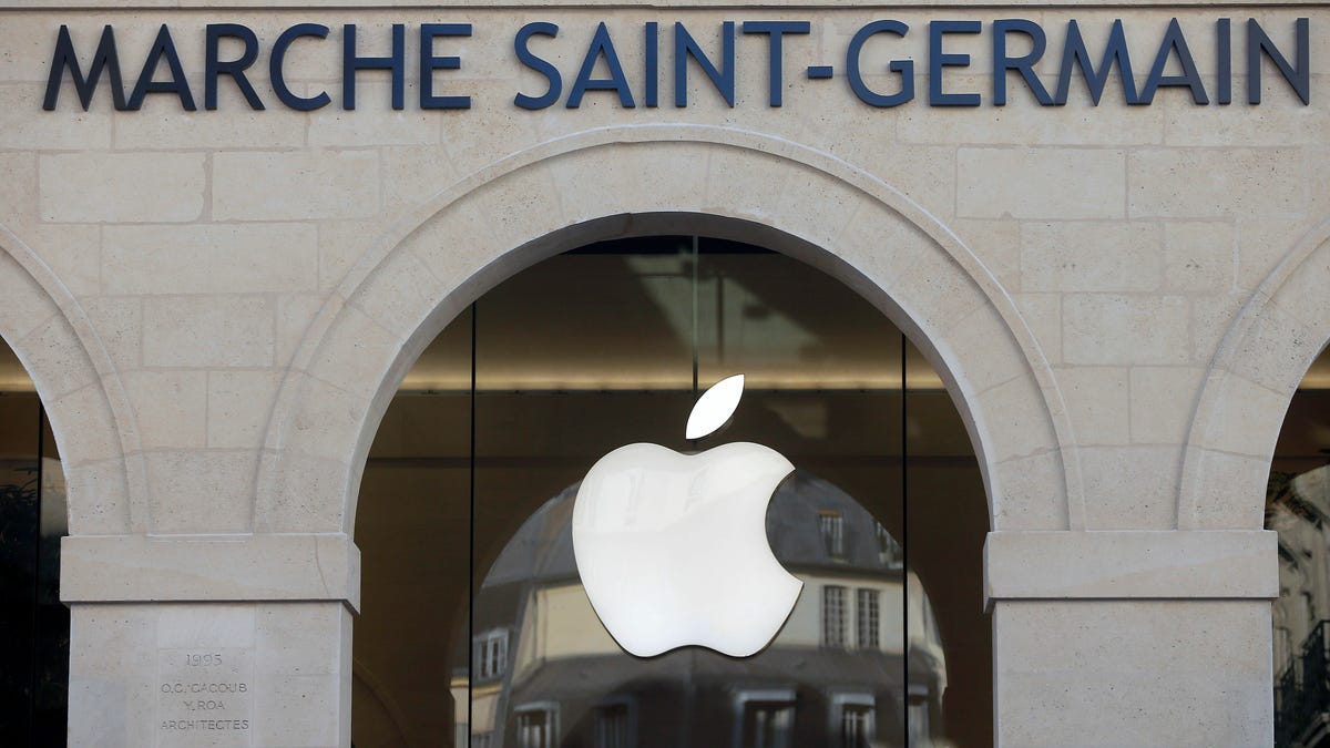 Apple Store Saint Germain Opens To Public In Paris