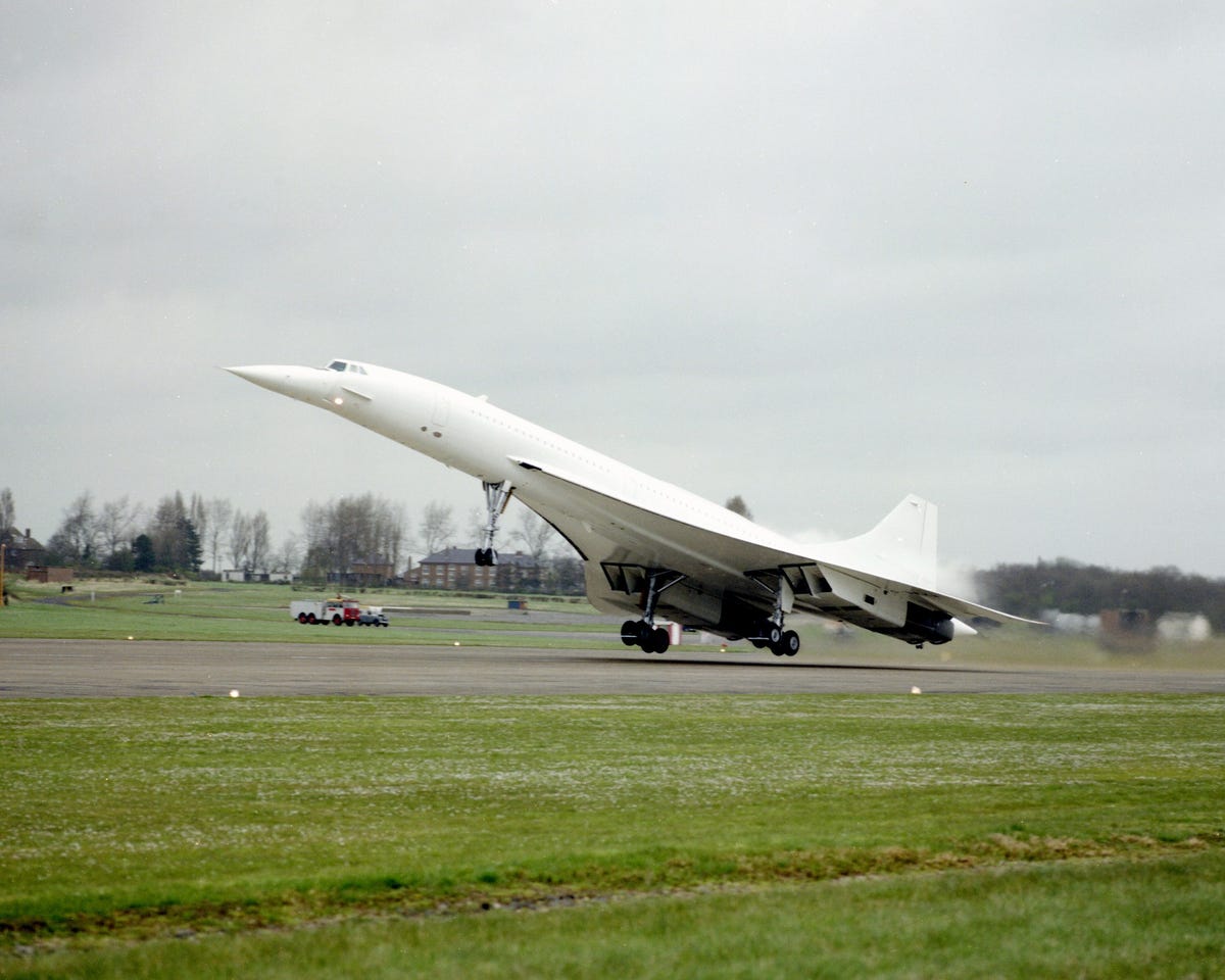 concorde-216-takes-off-from-filton-for-the-first-time-on-20-april-1979.jpg