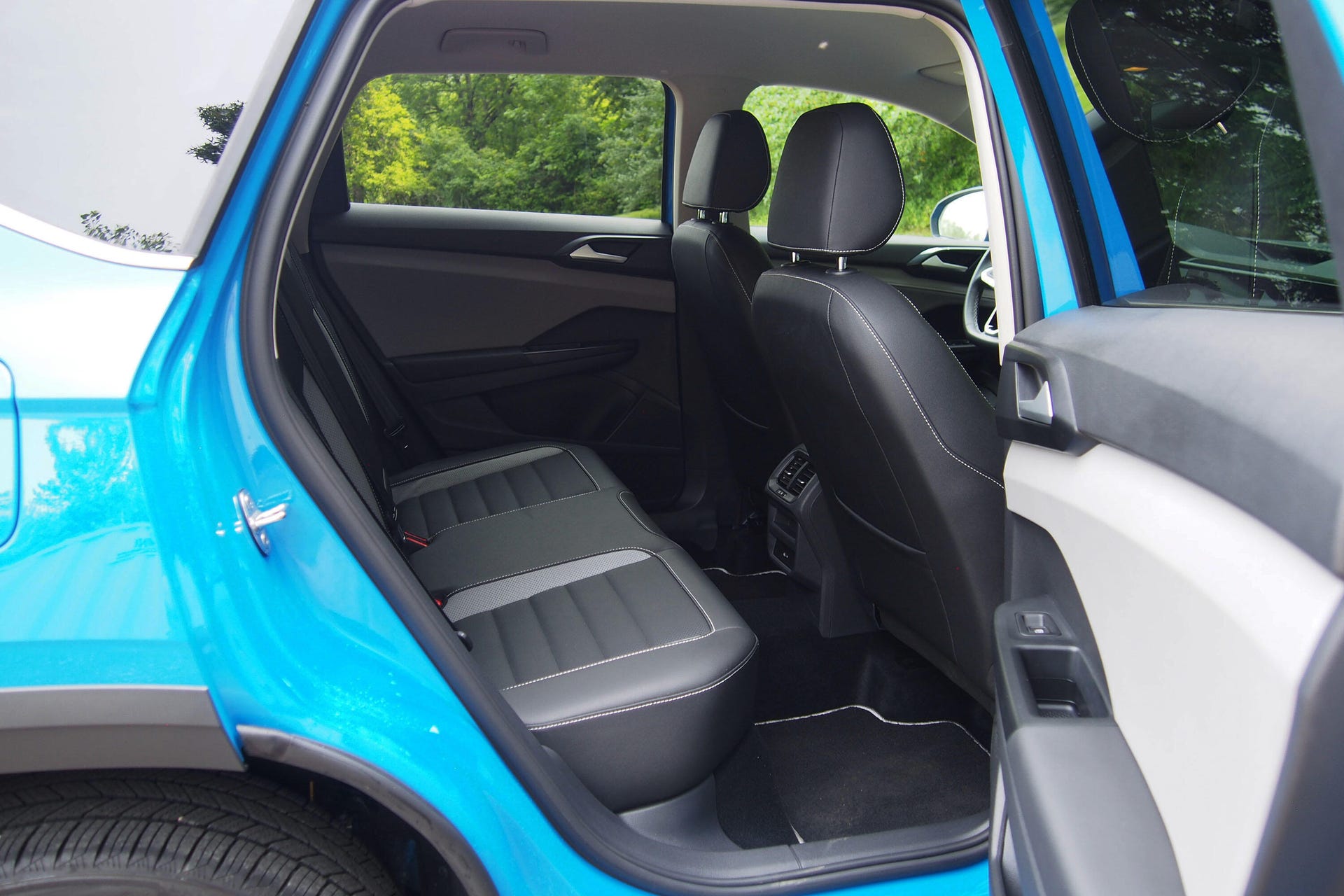 2022 Volkswagen Taos SEL FWD - backseat