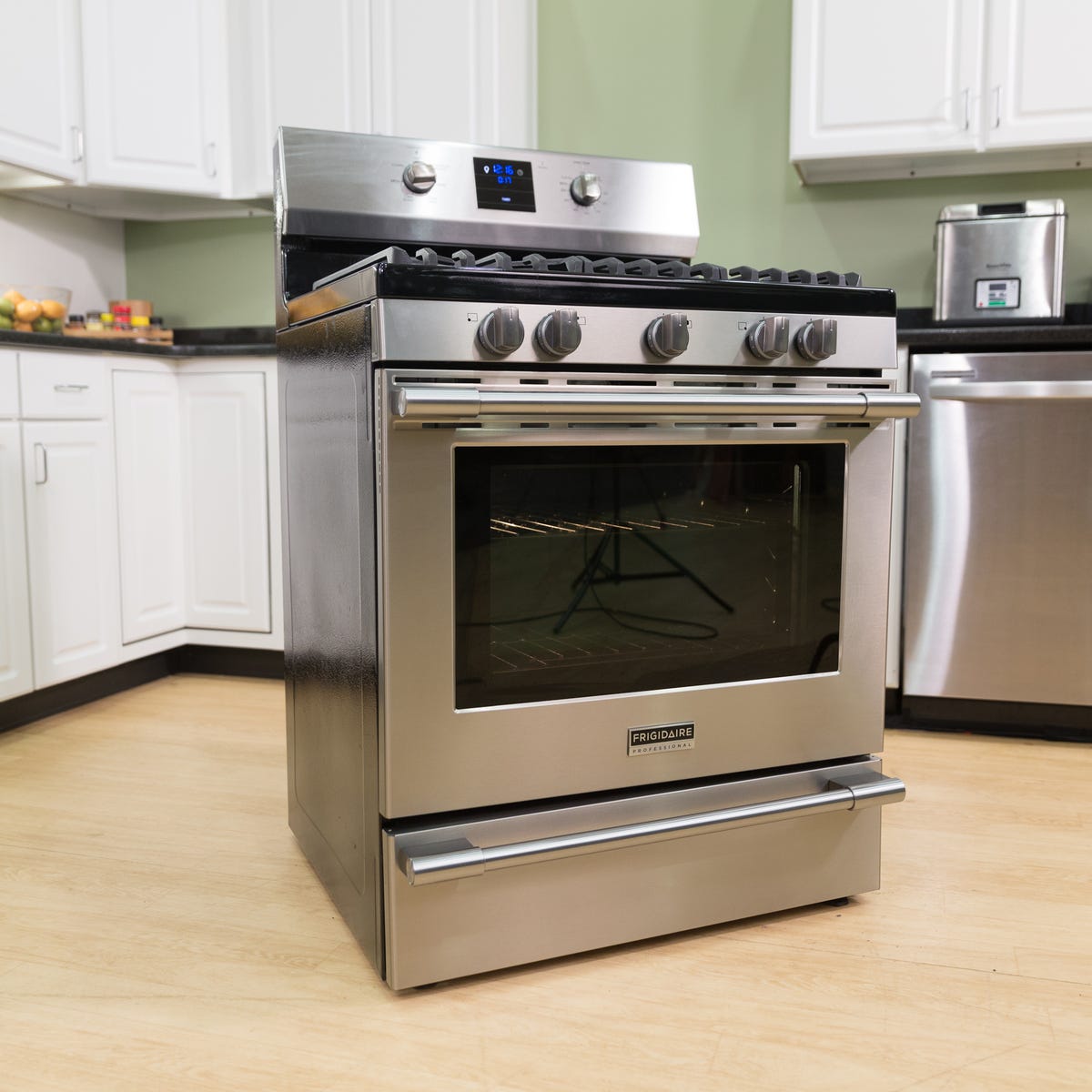 Frigidaire FPGF3077QF range review: Gas cooking power confounded