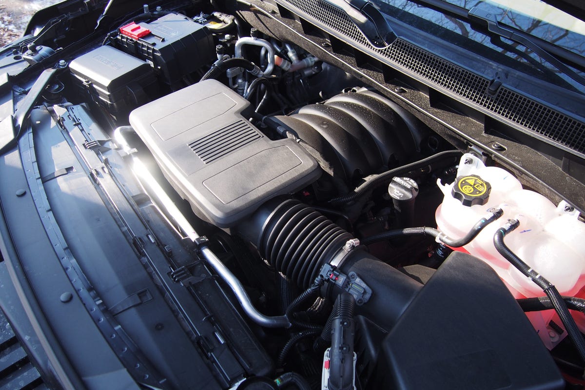 2022 Chevy Tahoe 4WD Premier - engine