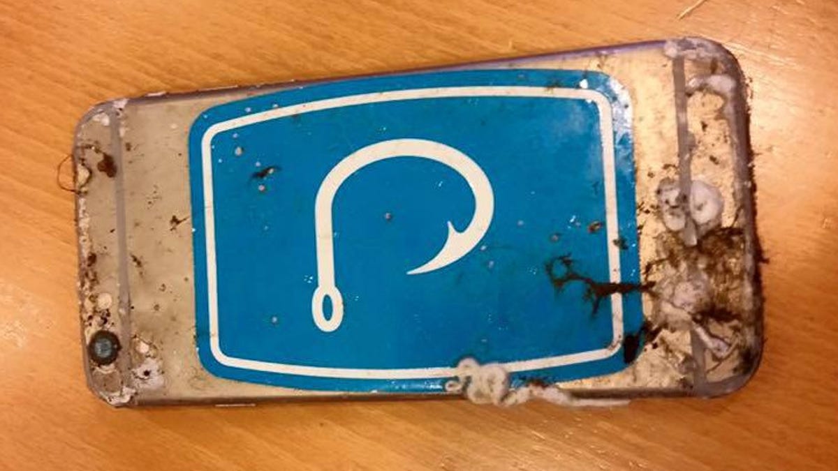 The damaged iPhone.