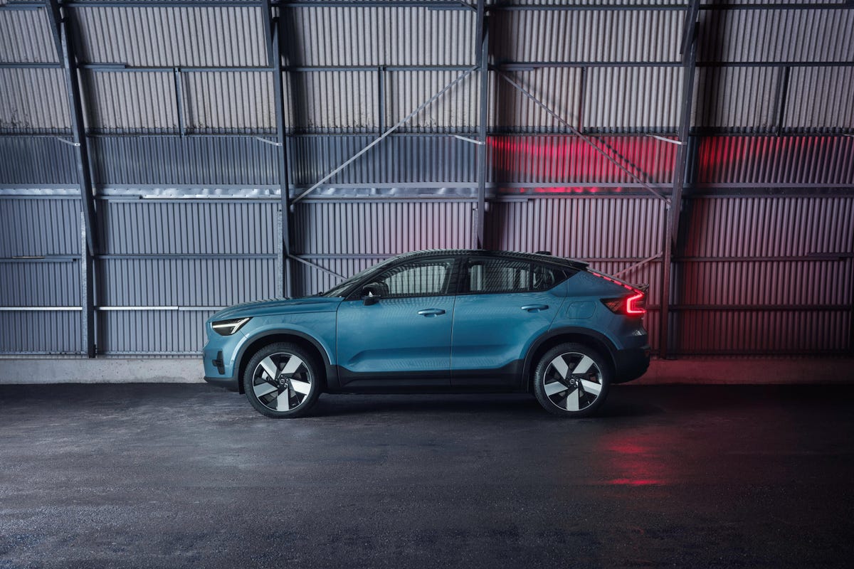 2022-volvo-c40-recharge-ev-crossover-coupe-114
