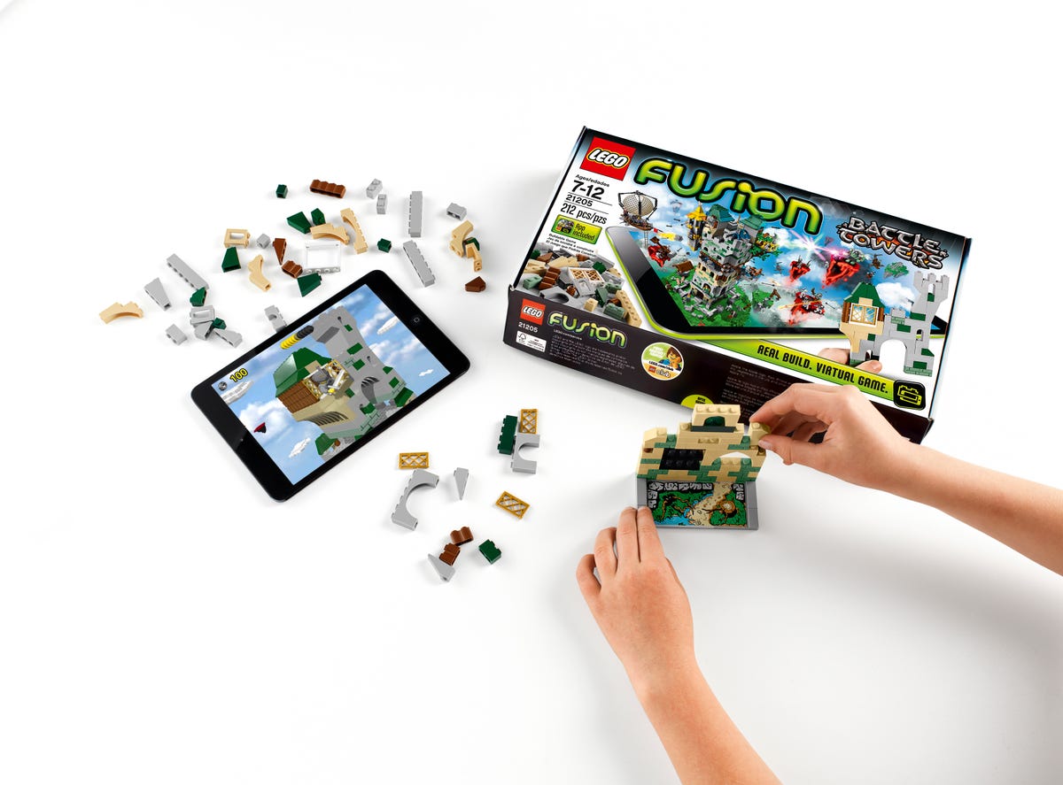 voks Psykiatri centeret Lego jumps from physical to virtual world, and back again - CNET