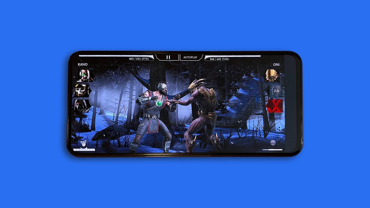 The RedMagic 7S Pro phone playing Mortal Kombat