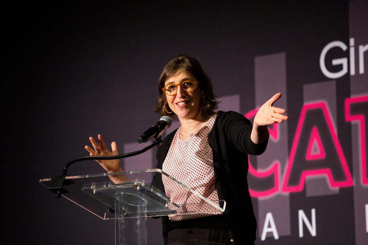 As a young student, The Big Bang Theory​'s Mayim Bialik struggled with math and science, until a female tutor helped and inspired her.
