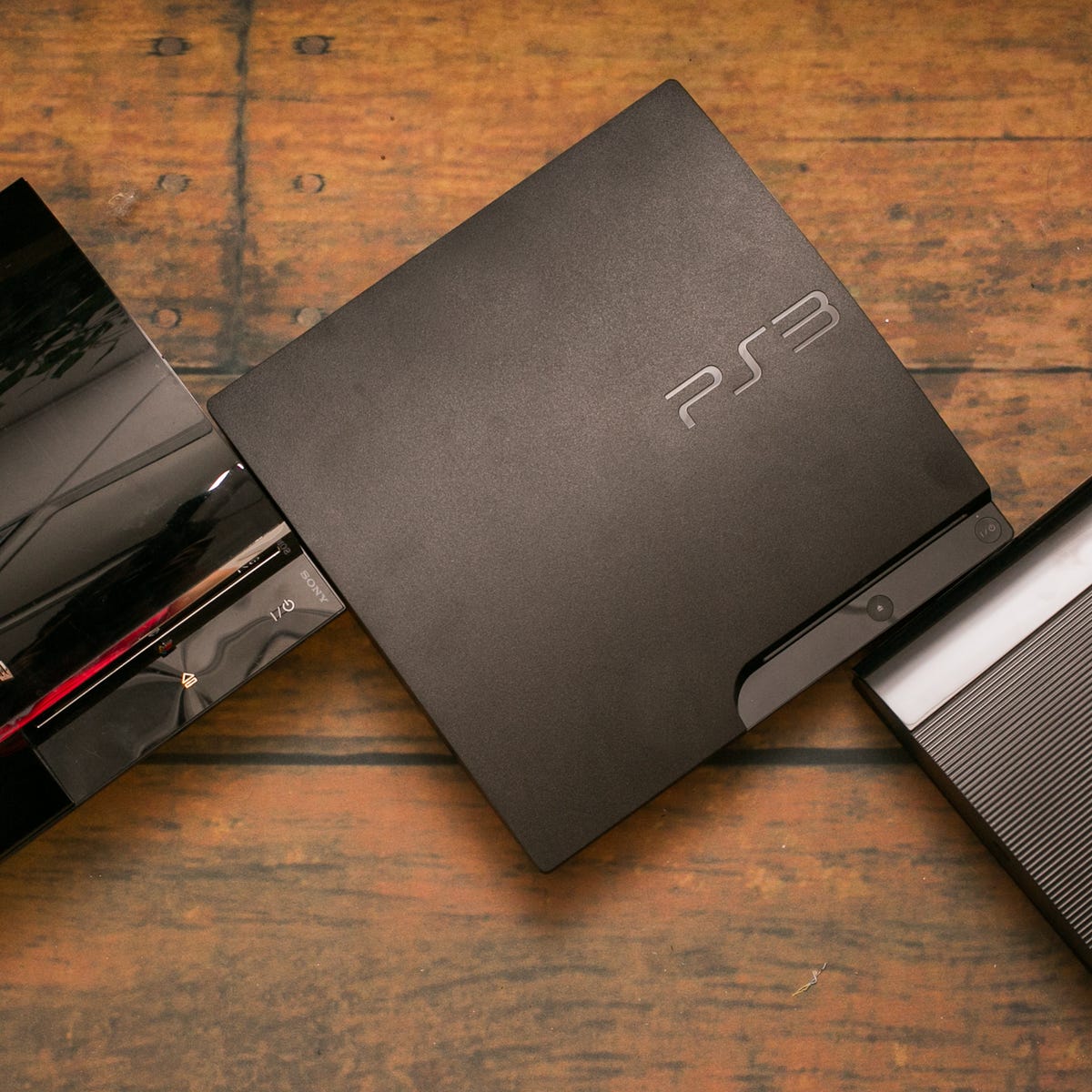 Productie thuis Leidingen Sony PlayStation 3 Super Slim review: Sony shrinks down new PS3 -- except  for the price - CNET