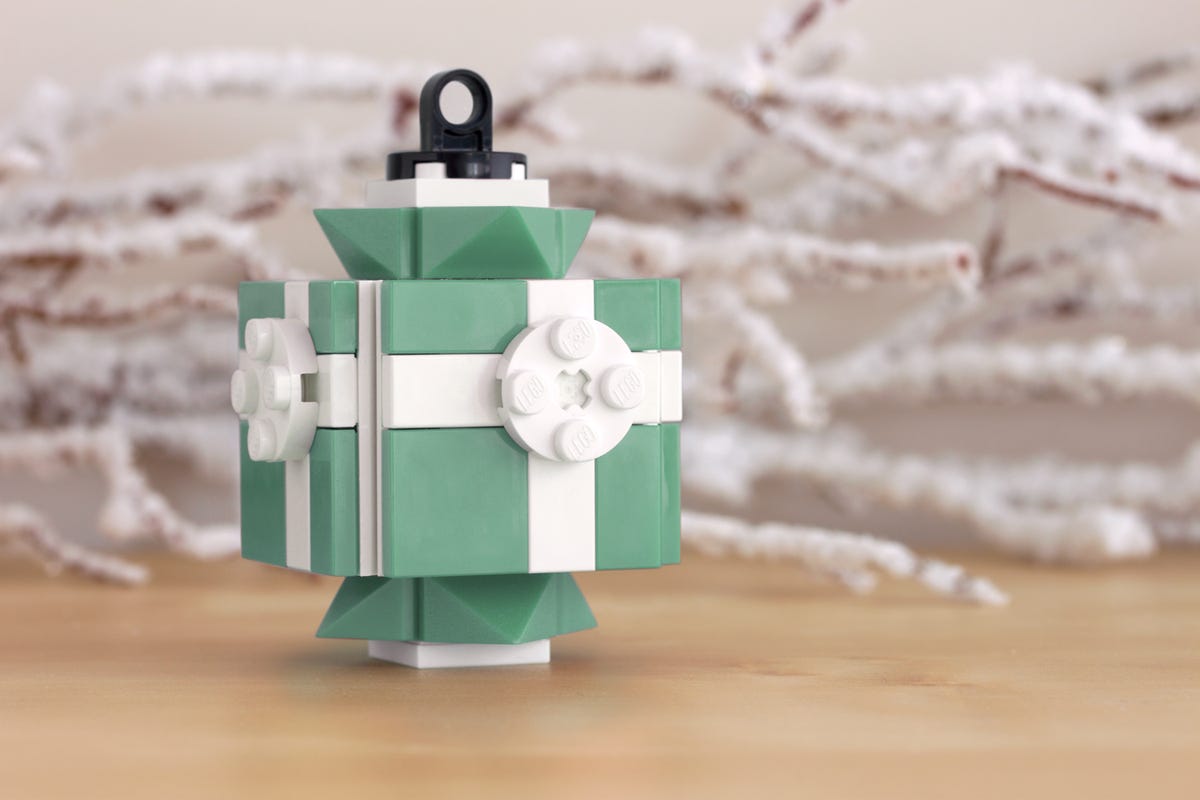 7-lantern-lego-ornament.jpg
