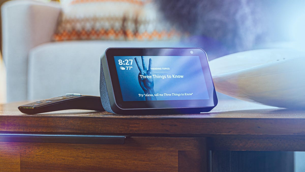 León Señuelo Sombreado Amazon Echo Show 5 review: This new 5-inch Alexa display costs under $100,  makes smarter alarm clock - CNET
