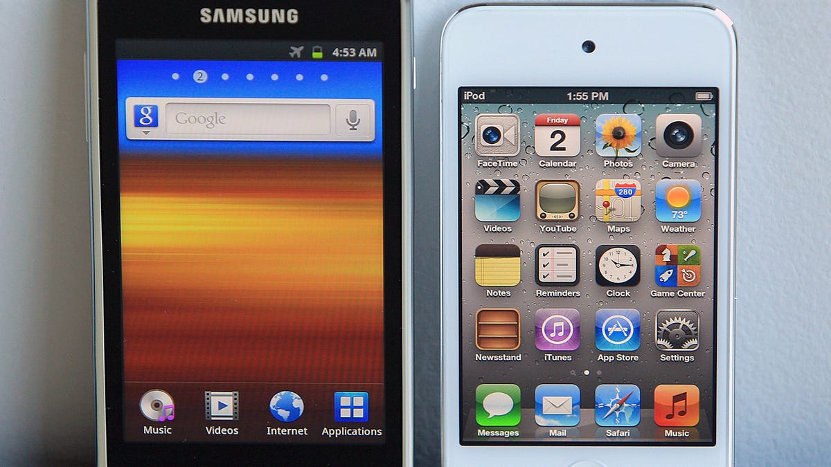 Photo of the Samsung Galaxy Player 4.0 next to an Apple iPod Touch.