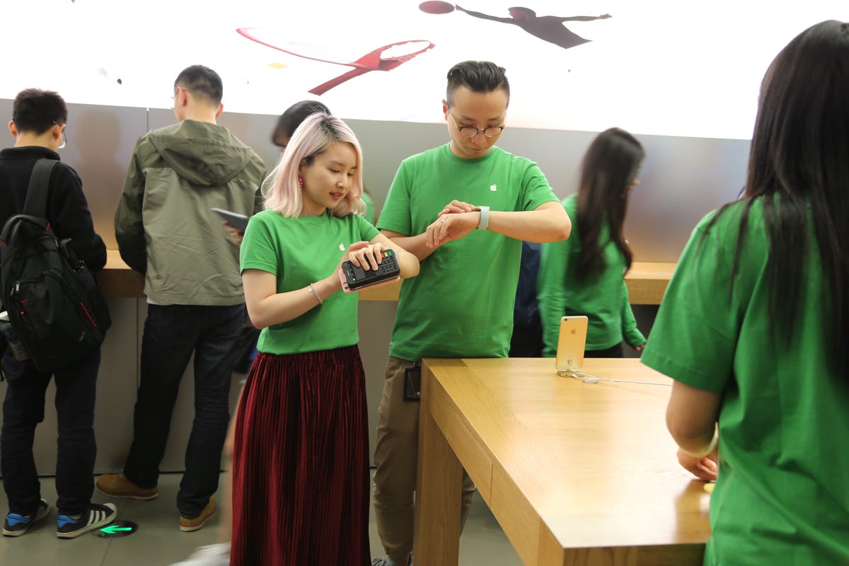 apple-store-shanghai-apple-watch.jpg