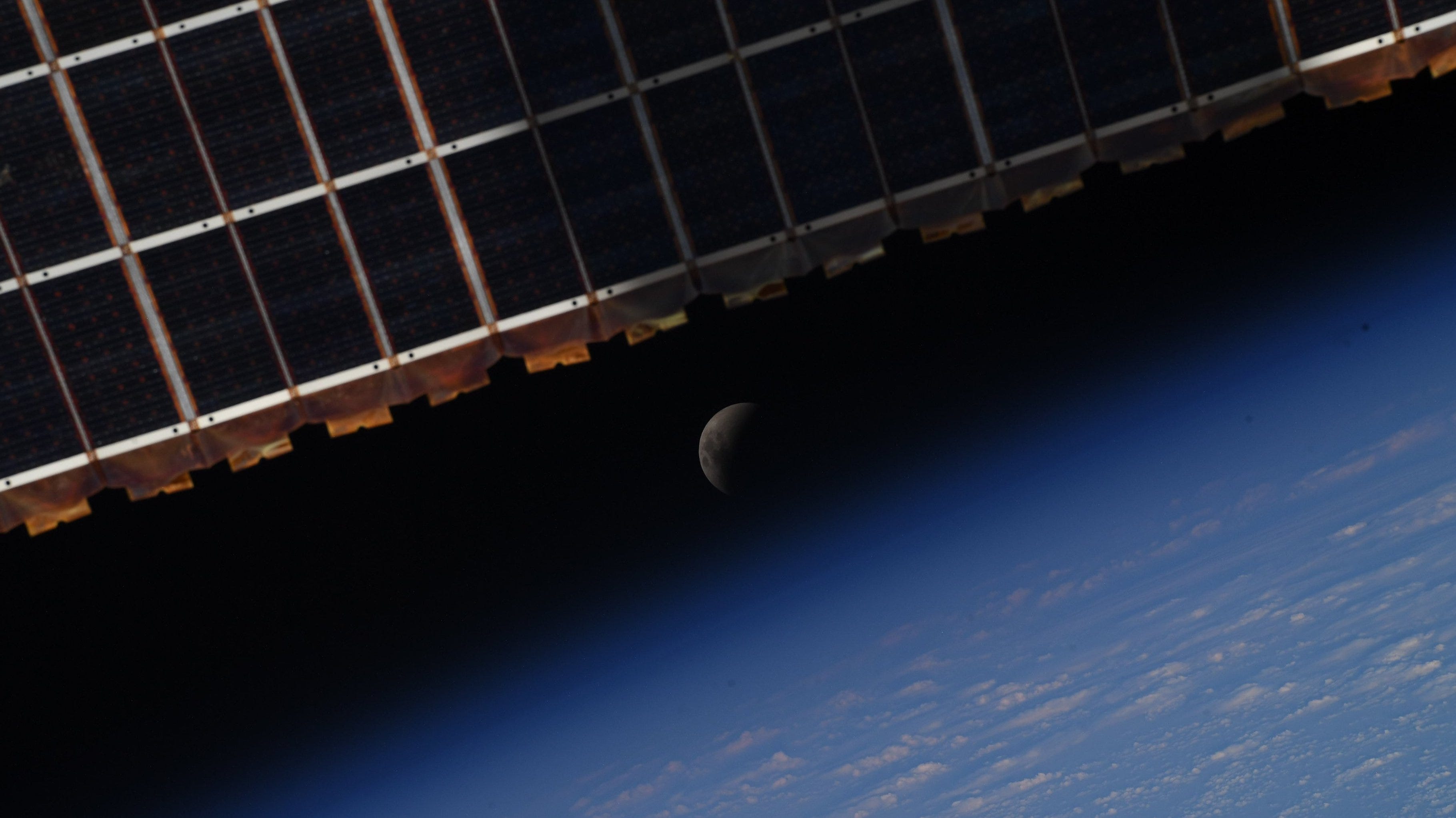 See Astronaut's Sublime Shot of Total Lunar Eclipse Dancing With the ISS