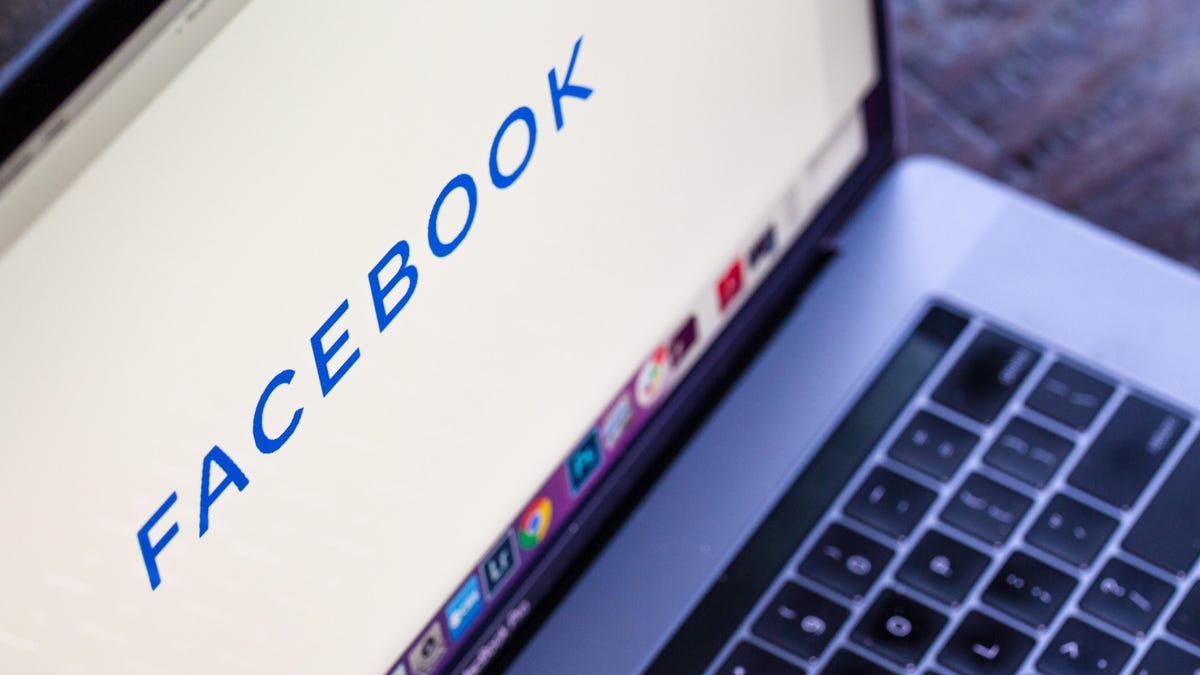 facebook-logo-laptop-4829
