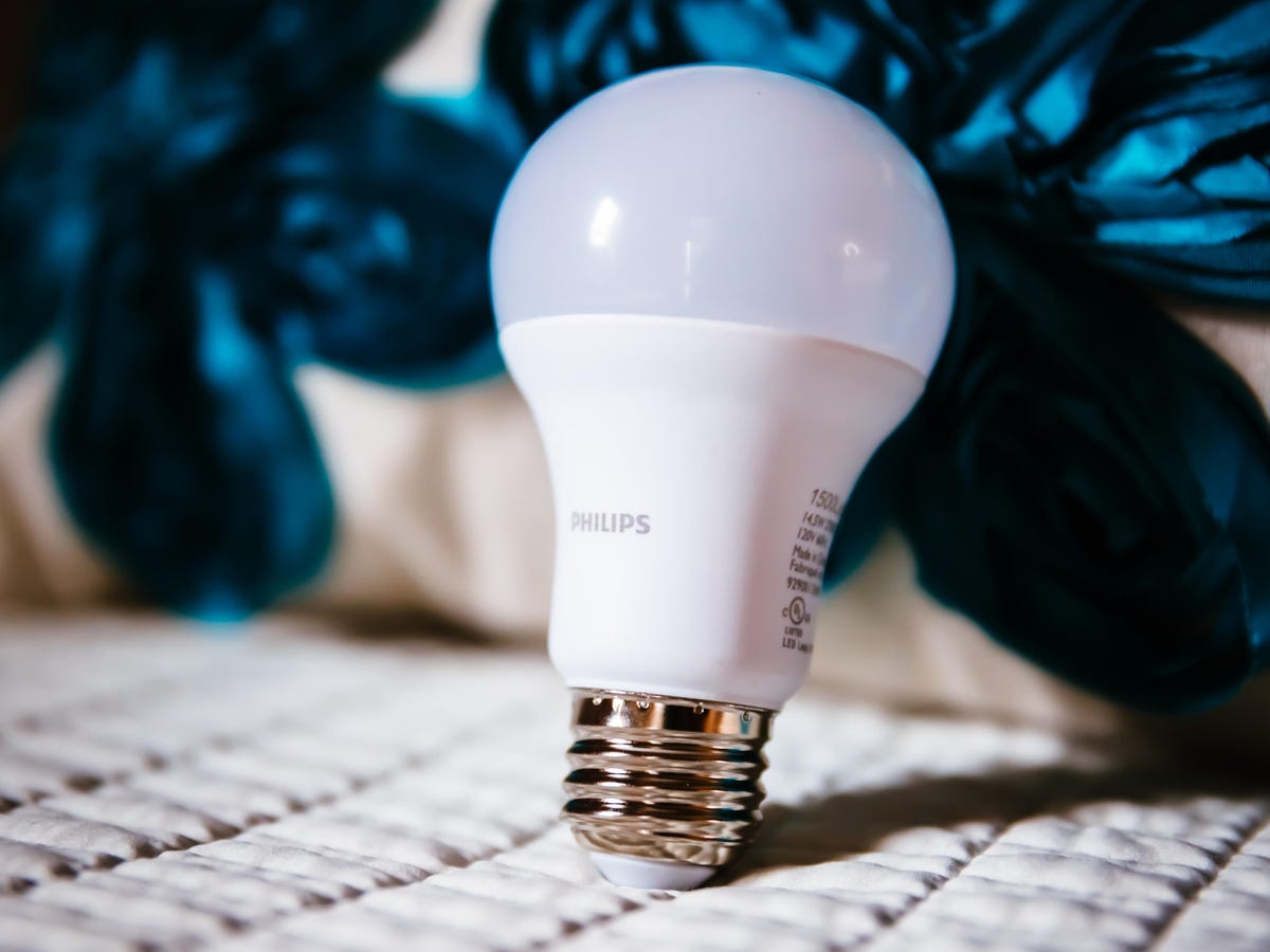 philips-non-dimmable-100w-led-promo-shot-1