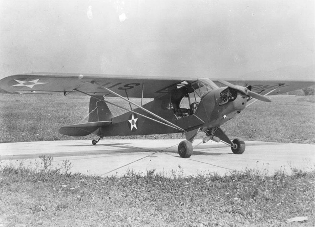 Piper L-4 Grasshopper on the ground