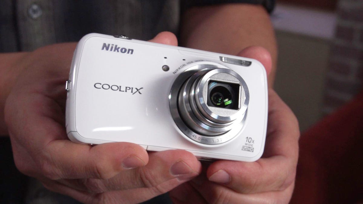 Nikon Coolpix S800c runs Android