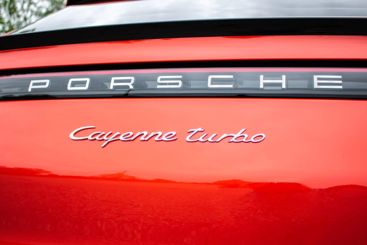 2020-porsche-cayenne-turbo-coupe-35