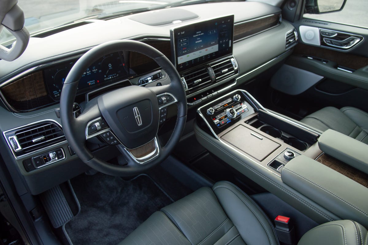 2022 Lincoln Navigator interior from above