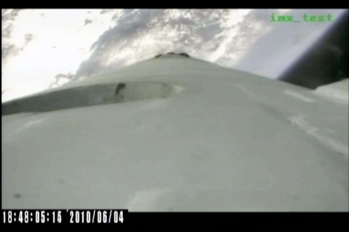 20100604_Falcon9_08_WebcastFrame_StageSep.png