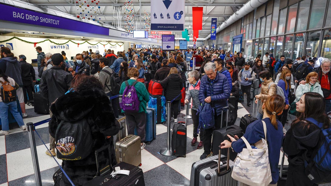 Airlines Cancel Nearly 3,000 More US Flights as Travel Ordeal Continues thumbnail