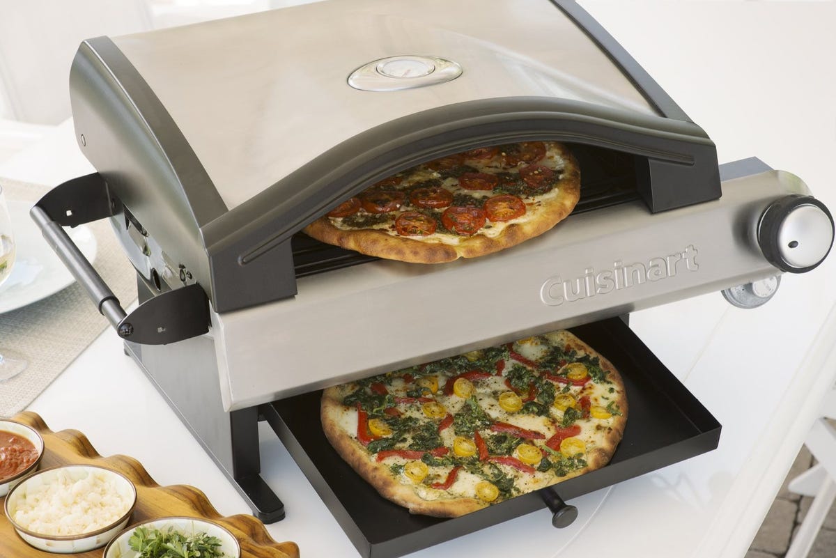 A warming tray in the Cuisinart CPO-600 Alfrescamore Portable Outdoor Pizza Oven makes everybody happy. Because two pies are better than one.