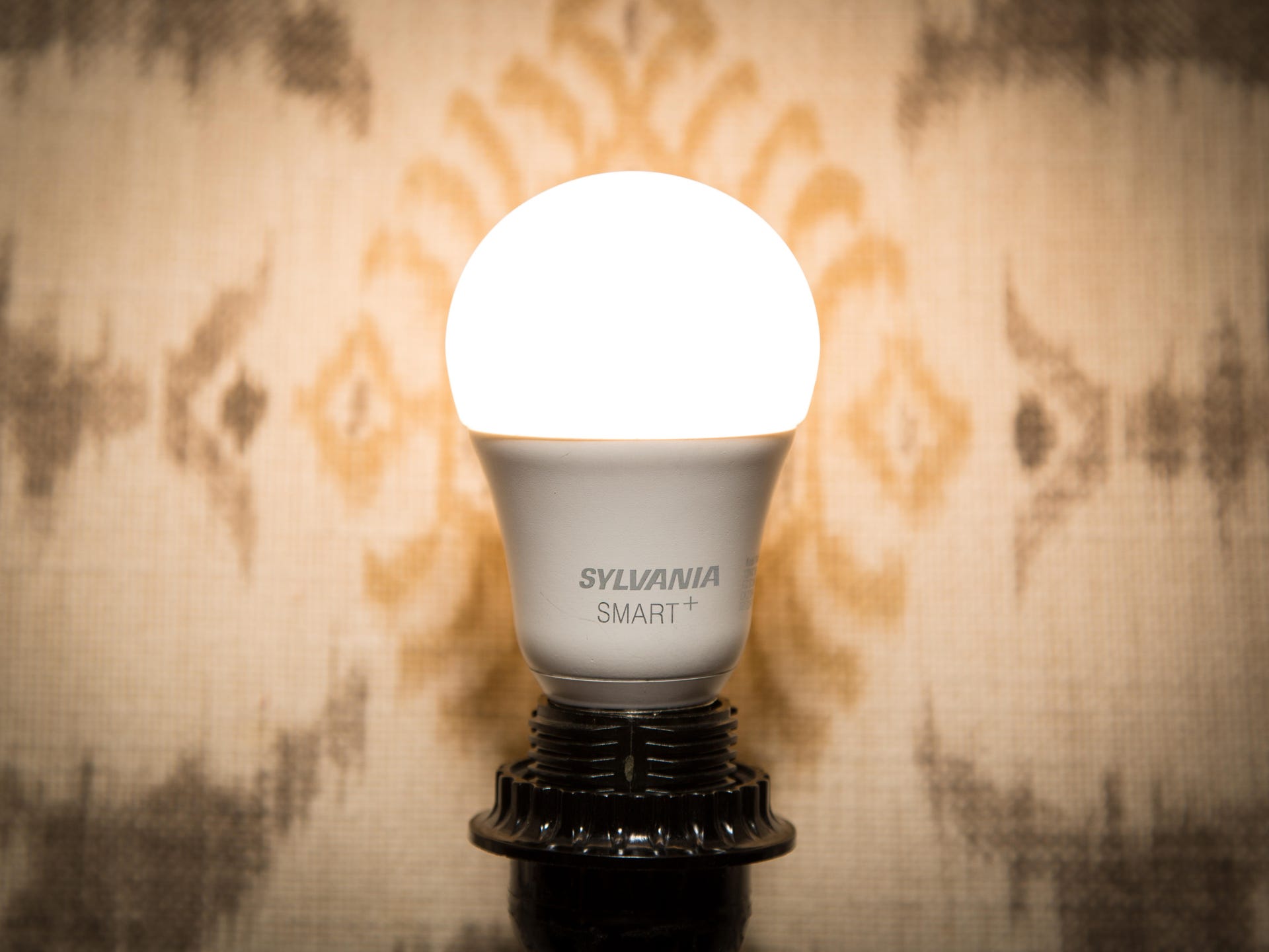 sylvania-smart-bulb-1