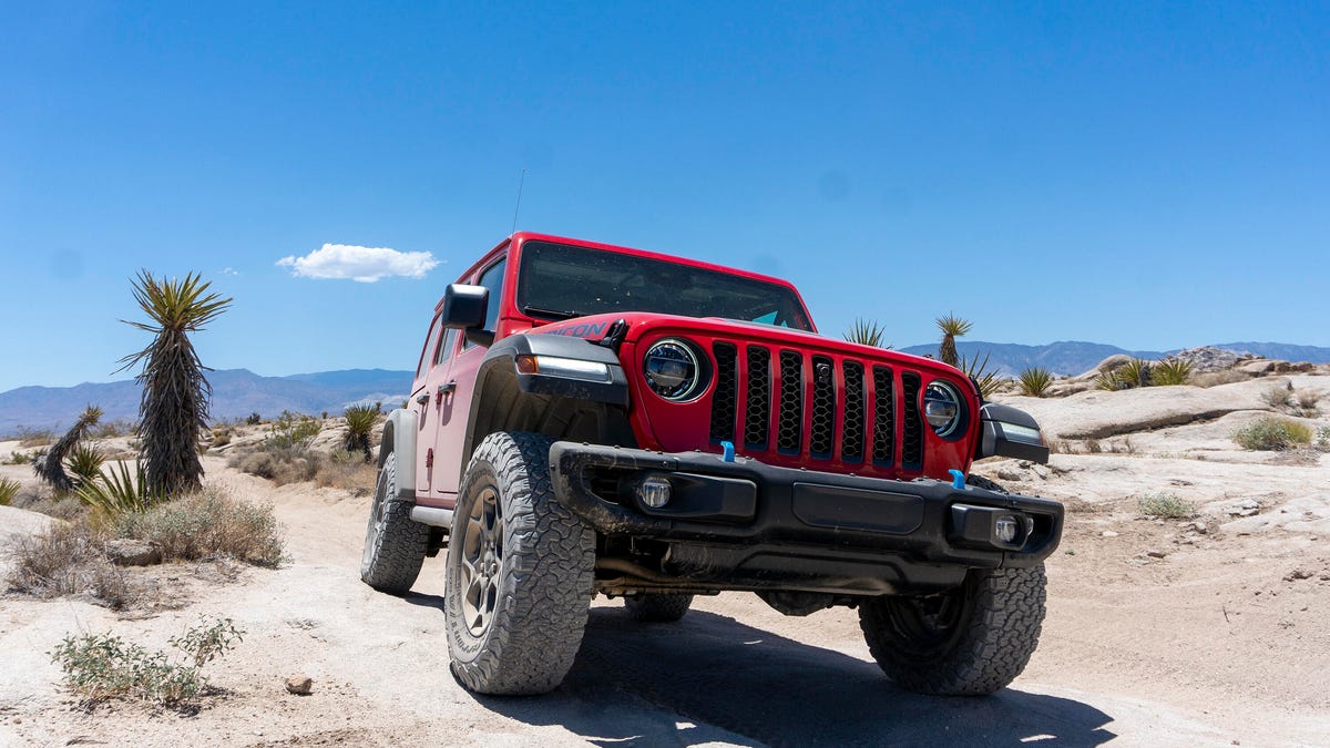 2021 Jeep Wrangler 4xe is still an off-road champ - CNET