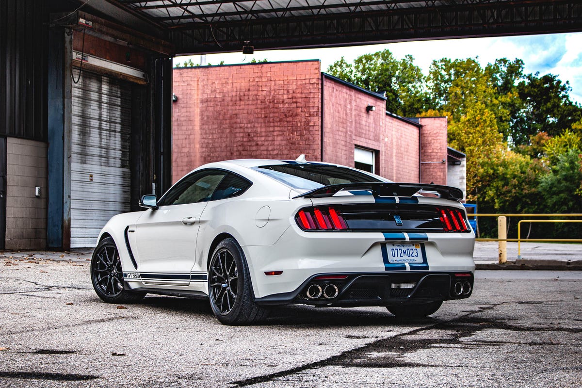 2020-ford-mustang-shelby-gt350-heritage-edition-2