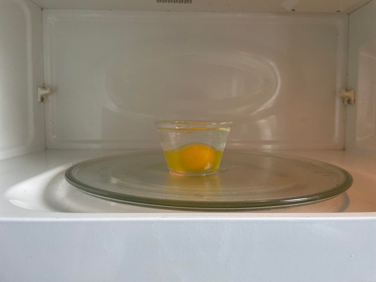 egg in microwave
