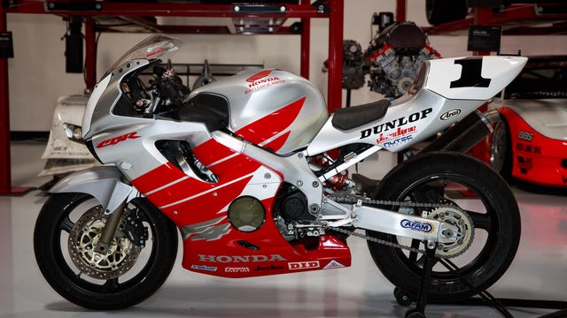 honda-cbr600-motorcycle-9859-001.jpg