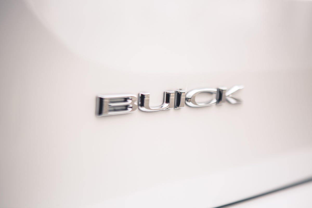 2018-buick-encore-premium-32