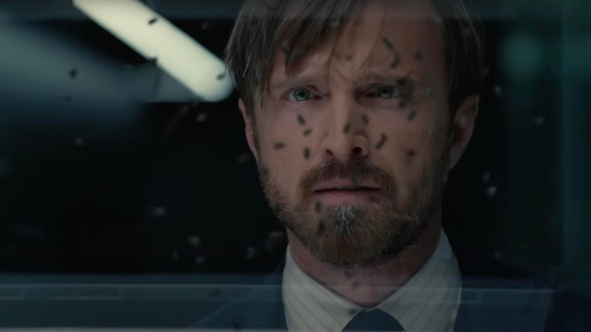 Aaron Paul as Caleb in Westworld, staring at flies on a glass pane.