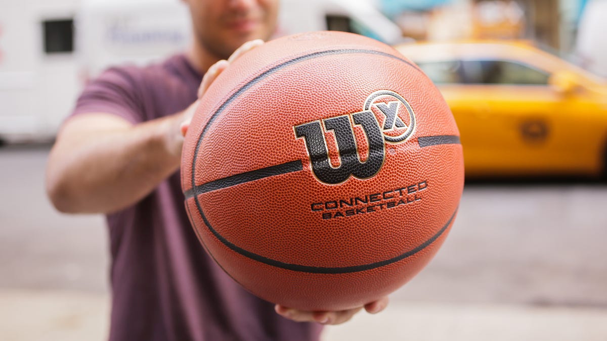 wilson-connected-basketball-02.jpg