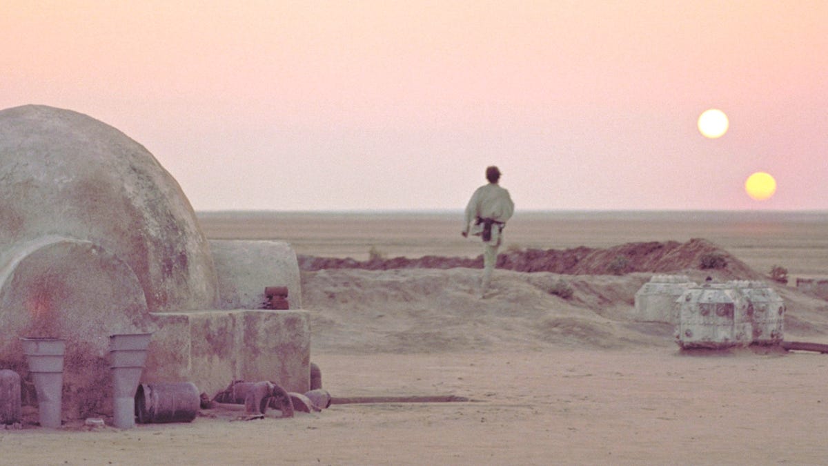 Luke Skywalker on Tatooine in Star Wars: A New Hope