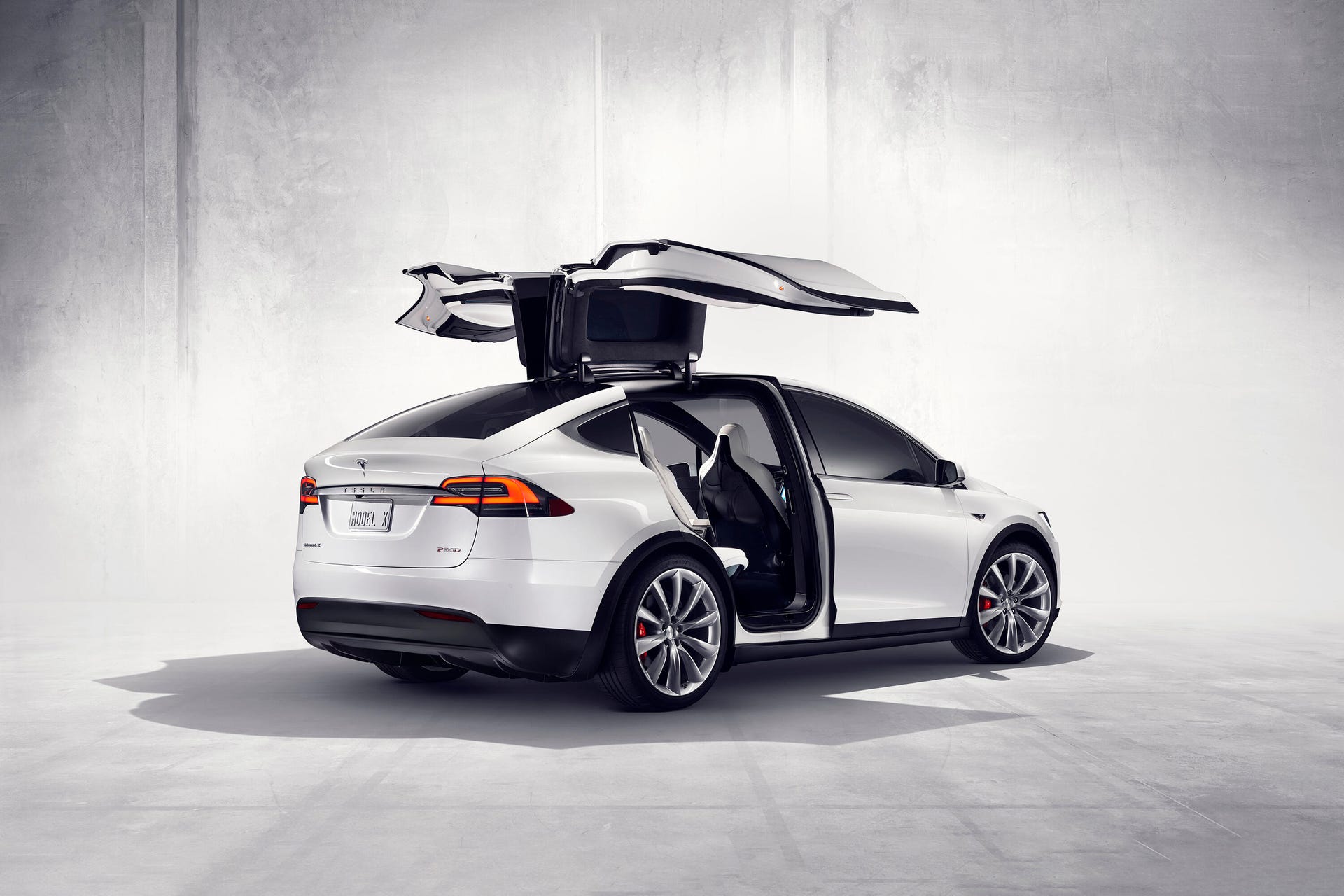 vermomming Menselijk ras Gloed Tesla Model X vulnerable to Bluetooth hack that makes theft a breeze,  report says - CNET