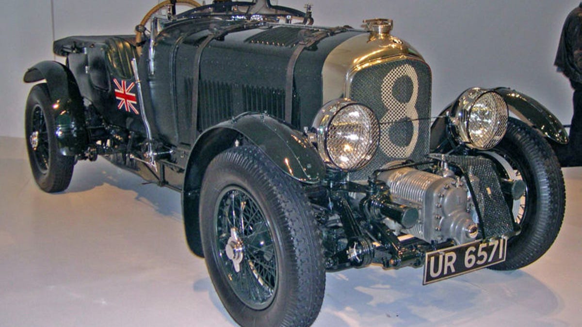 800px-1929_Bentley_front_34_right.jpg
