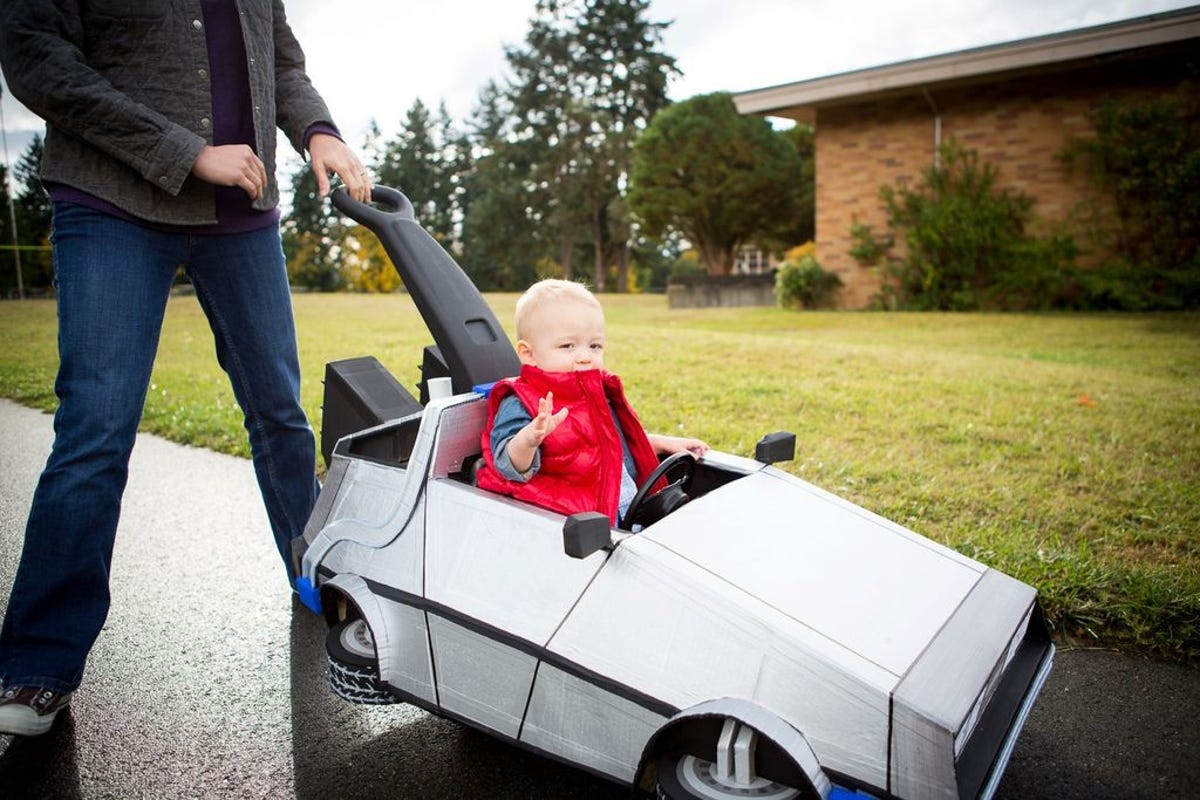 DeLorean push car costume