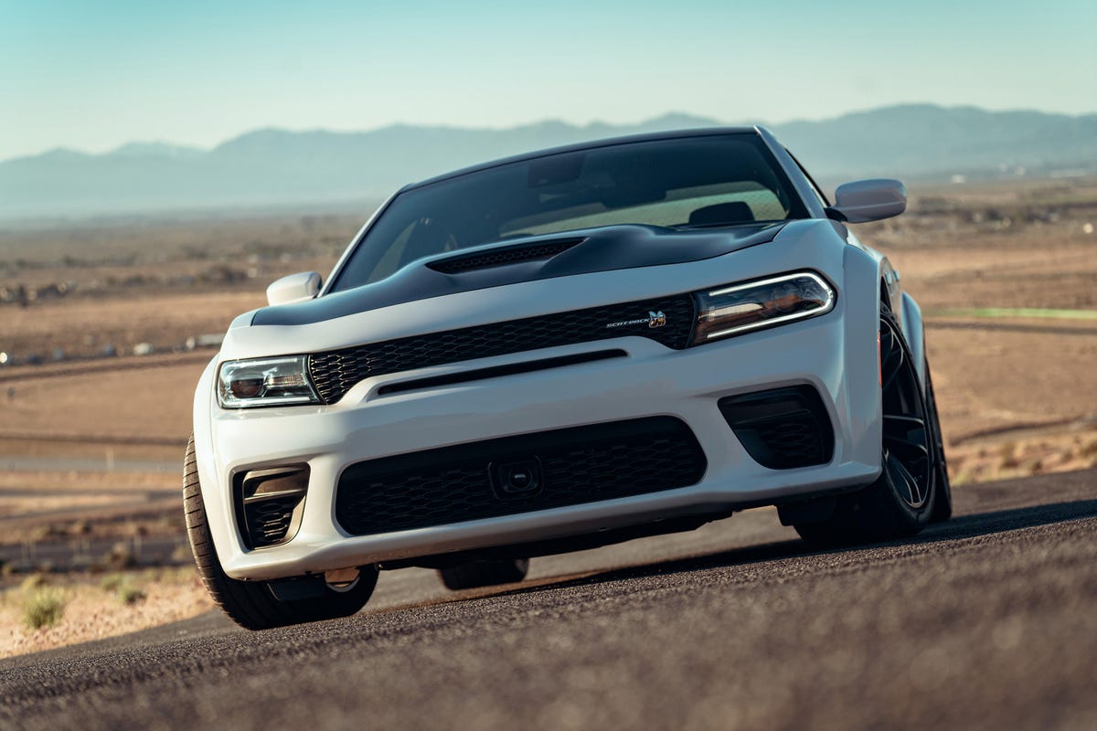 2020-dodge-charger-scat-pack-widebody-43