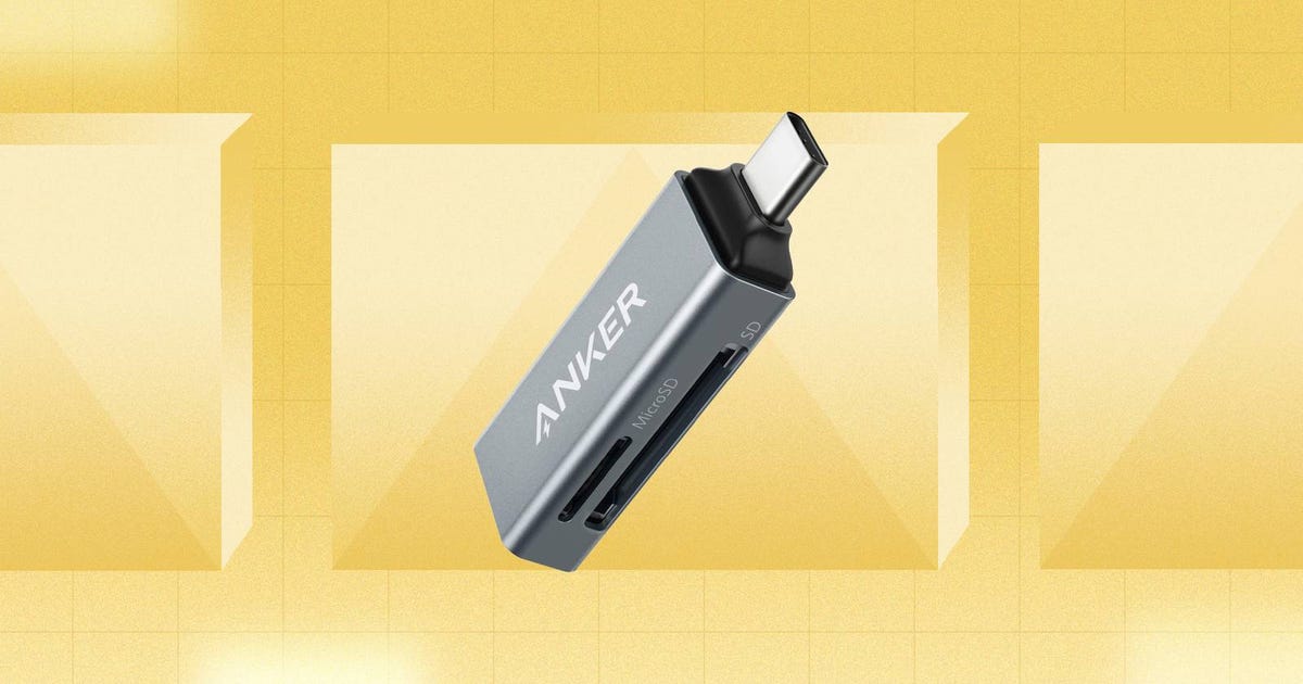 Grab This USB-C SD Card Reader From Anker for $12