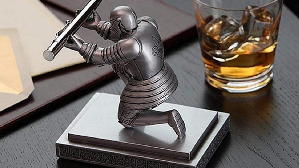desk-toy-knight
