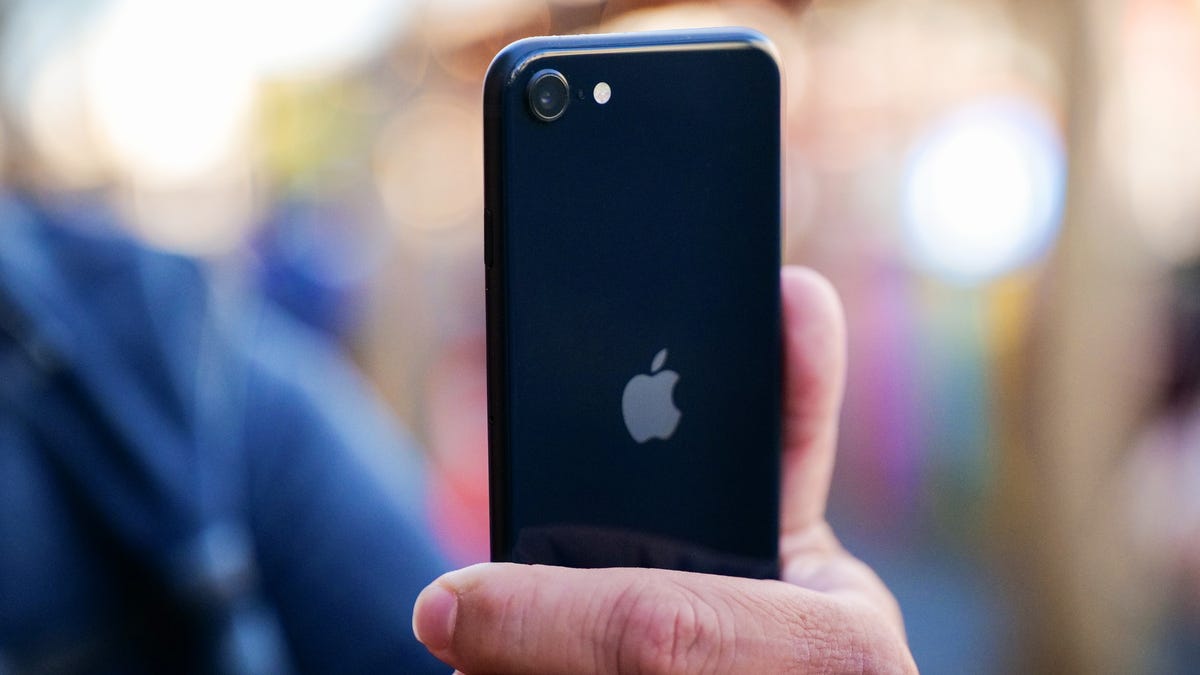 iPhone SE (2022): Apple's Cheaper Phone Brings 5G to a Classic Design - CNET
