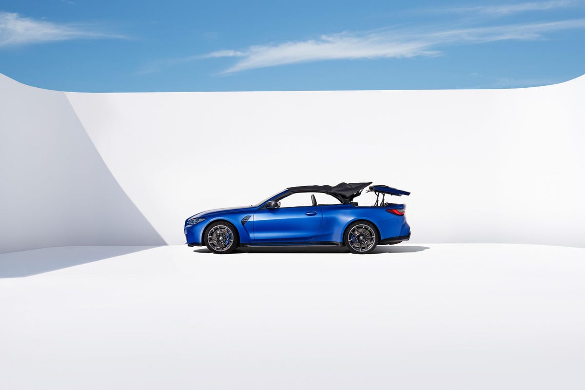 2022-bmw-m4-competition-convertible-010