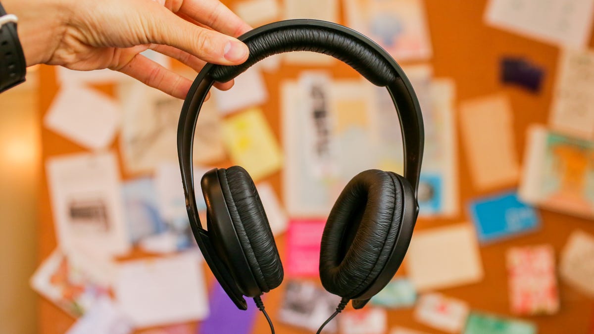 melody Key Inform Sennheiser HD 202 II review: A comfortable over-ear headphone for  audiophiles on a budget - CNET