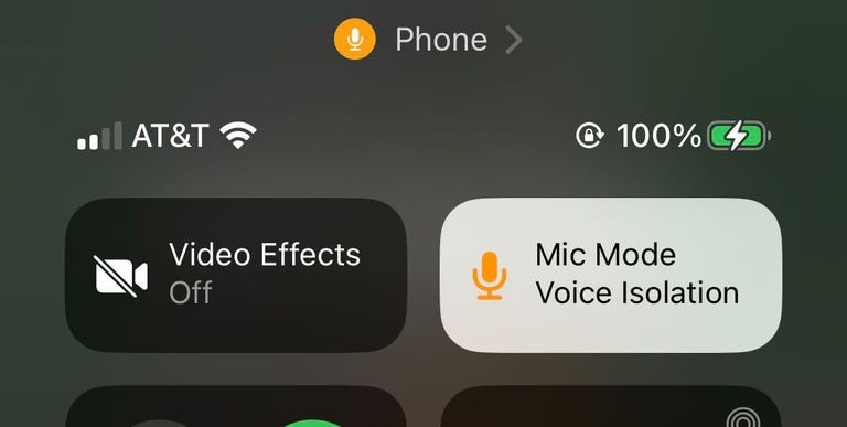 No Centro de Controle do seu iPhone, durante uma ligação, você verá Efeitos de vídeo e Modo de microfone