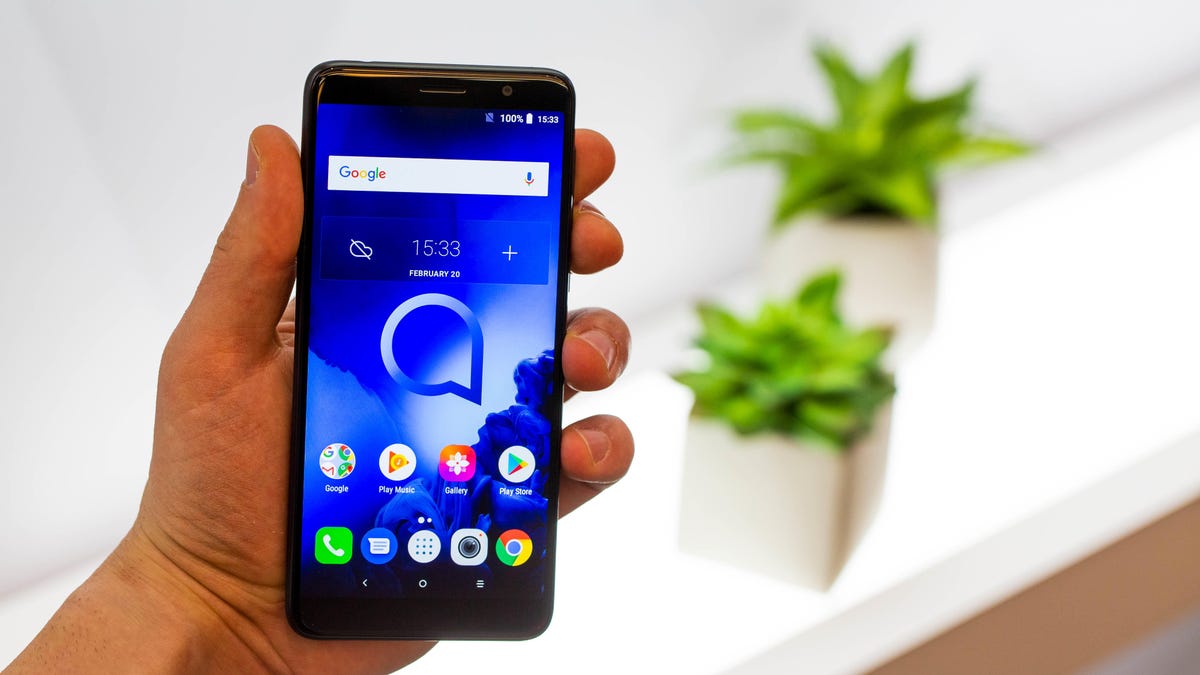 alcatel-ces-2019-1x-with-hand-1