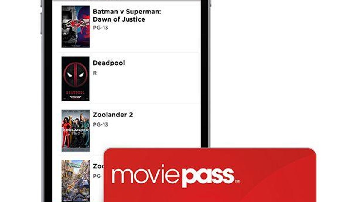 moviepass-card-with-iphone
