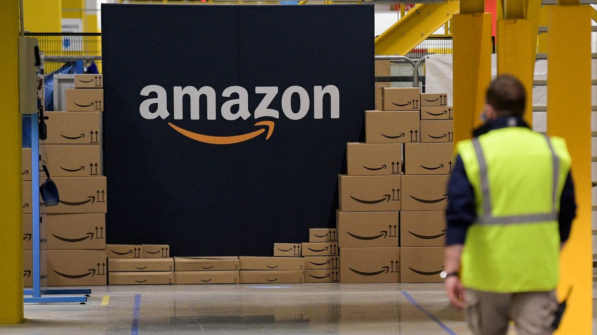 In this week's top stories, fully vaccinated Amazon warehouse workers can now work maskless, while Samsung debuts its latest phones and tablets. Also, expect to see Super Bowl commercials packed with celebrities selling tech and cars this weekend.