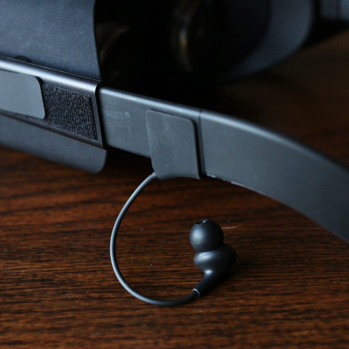 Oculus Rift Earphones review: $49 Oculus Earphones aren't phenomenal - CNET