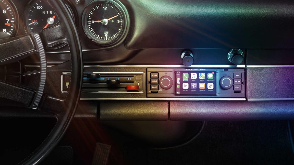 Porsche Classic radio system with Apple CarPlay